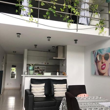 El Depto Tipo Duplex Pleno Centro Incluye Cochera Consultar Servicio De Parking Leilighet Monte Grande Eksteriør bilde